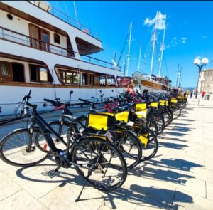 trogir bike and cruiseMS Amore bicikli i krstarenje