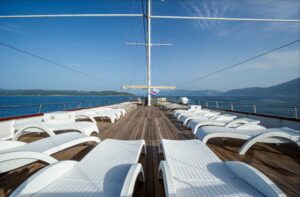 sunčana paluba MS Amore