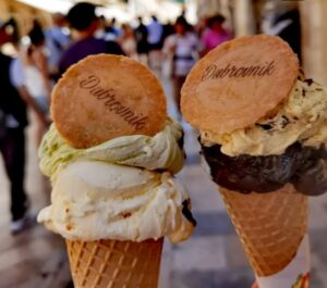 Dubrovnik sladoled MS Amore Stradun